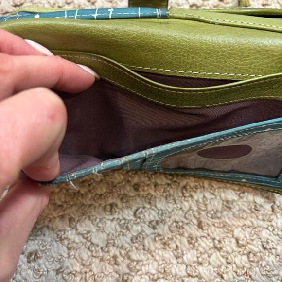 Ladies Fossil Green Leather Bifold Wallet - Picture 10 of 13